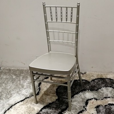 Stackable silver chiavari chair wedding chair